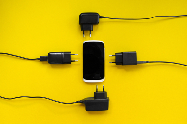 You are currently viewing « Chargeur universel » : la solution européenne de demain ?