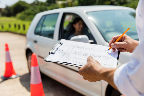 Lire la suite à propos de l’article Centres de stages de sensibilisation à la sécurité routière : en marche vers la dématérialisation