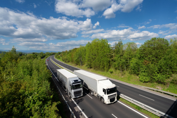 Lire la suite à propos de l’article Poids lourds : vers une interdiction générale de dépassement ?