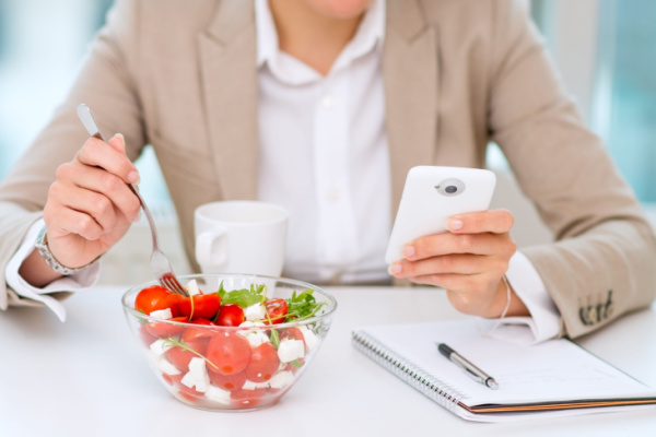 Lire la suite à propos de l’article « Pause déjeuner » et temps de travail effectif : quelle différence ?